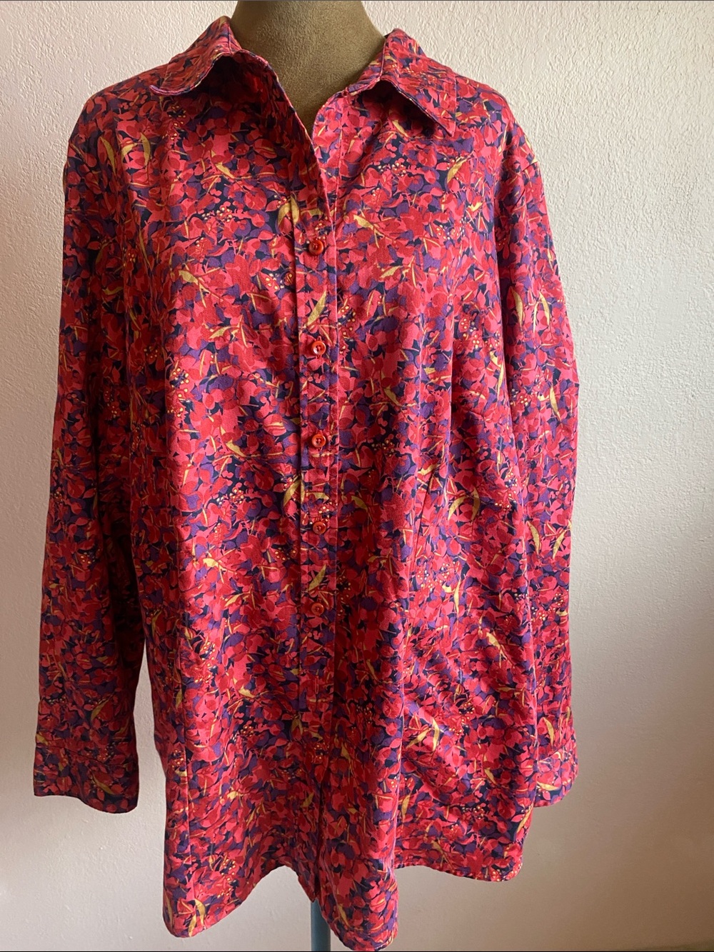 COLDWATER CREEK 100% Cotton 
Red Floral Button-Down Shirt - Picture 2 of 9